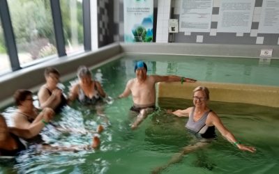 Środowe zajęcia na basenie w Dzienny Domu Opieki w Łączkach Kucharskich